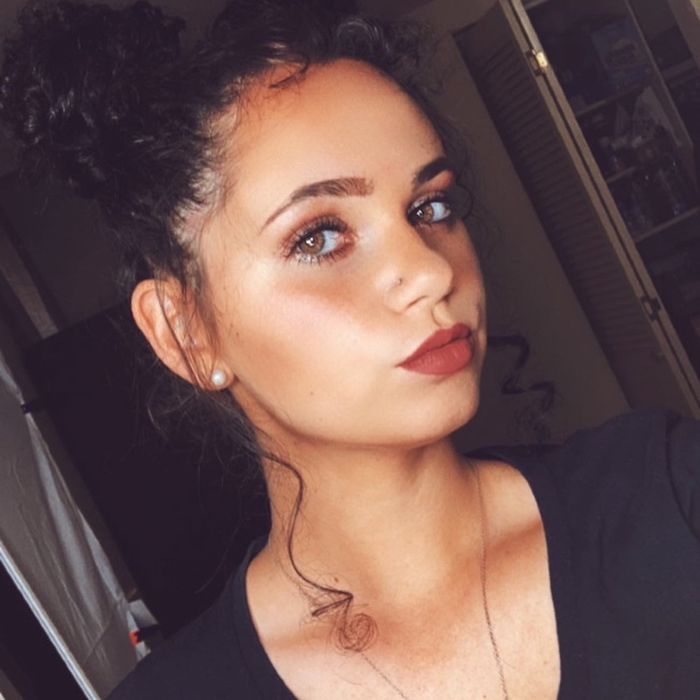 Meet your Posher, Victoria